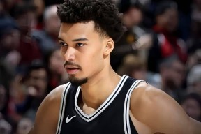 关于圣安东尼奥马刺训练开放日，今晨外线爆发引欢呼，NBA季后赛在即，数据趋势出现新变化的信息